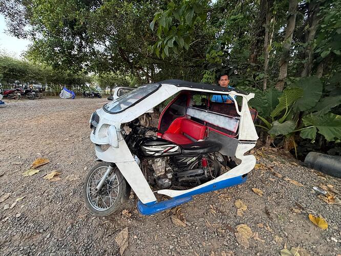 el-nido-tricycle-parked