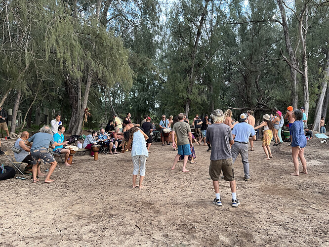 2026-02-20_baldwin-beach-crowd_IMG_2141.HEIC