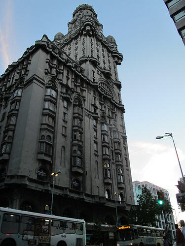 2016-02-05_1949_montevideo_palacio-salvo-vertical