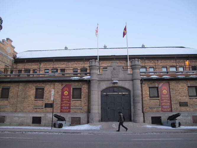23_drill-hall