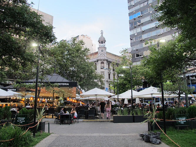 2016-02-05_1938_montevideo_evening-cafe-terraces