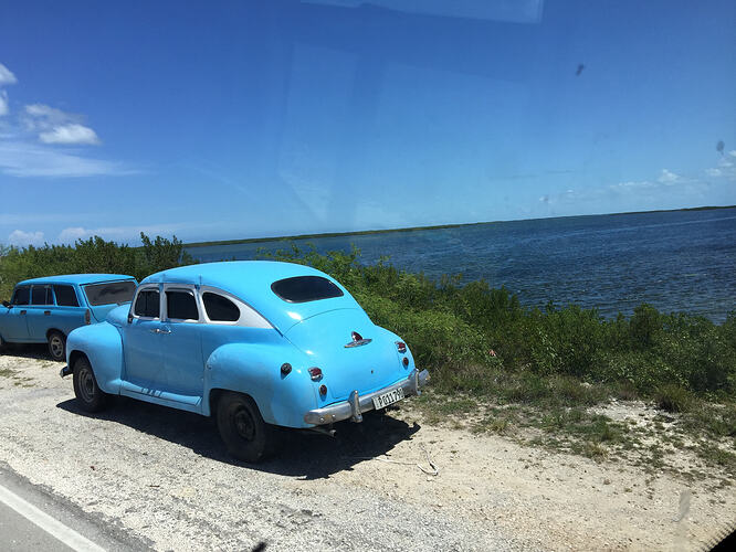 13_pedraplen-blue-vintage-car