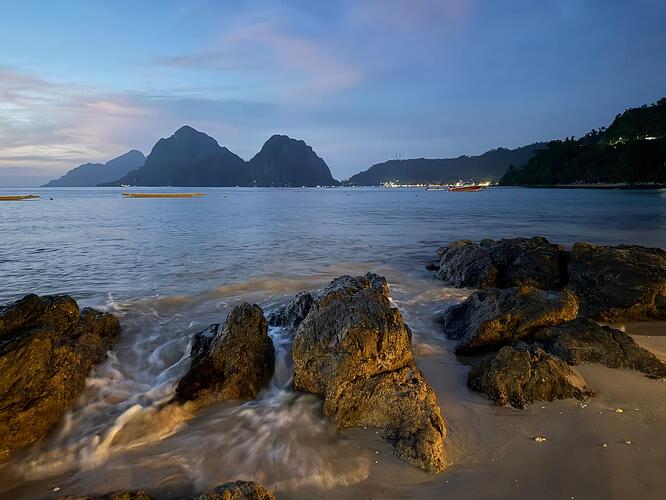 el-nido-blue-hour-rocks-bay