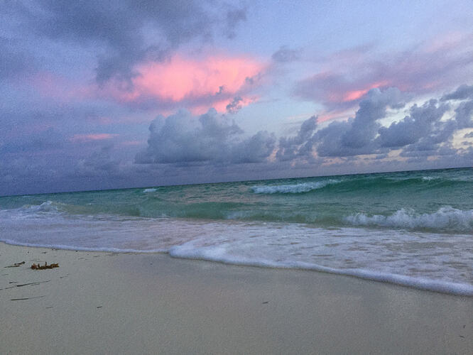20_cayo-pink-clouds-at-dawn