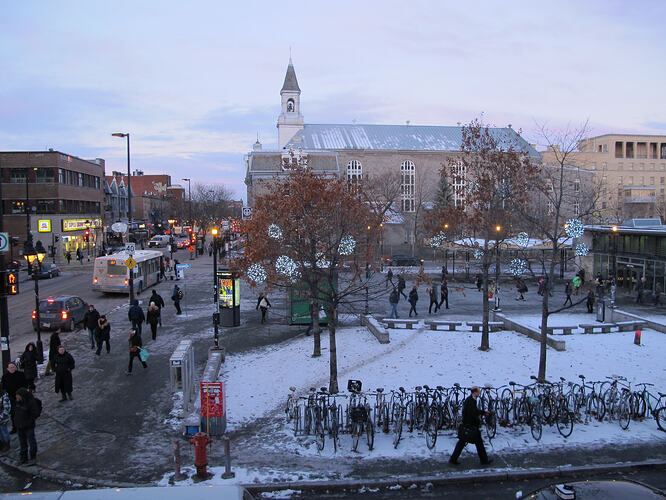 16_square-with-bike-racks