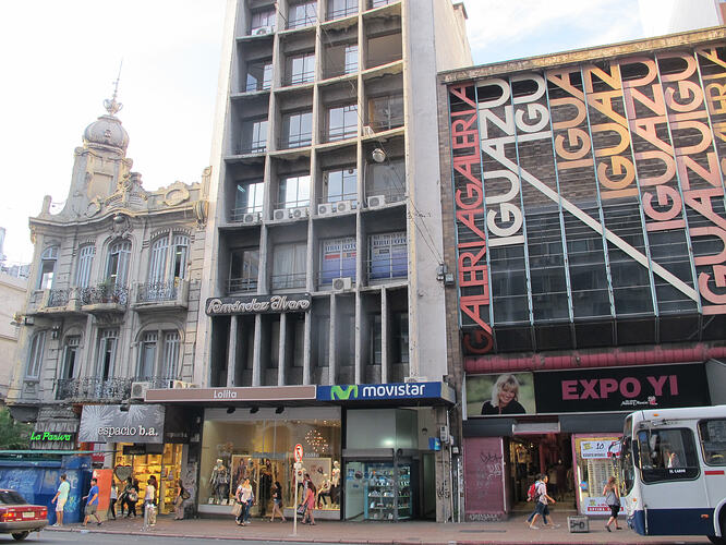 2016-02-05_1905_montevideo_galeria-guazu-shopfronts