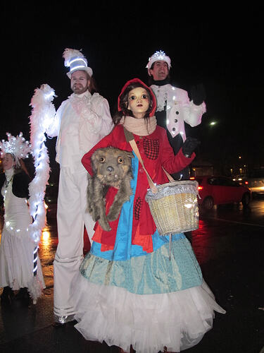 16_costumed-performers