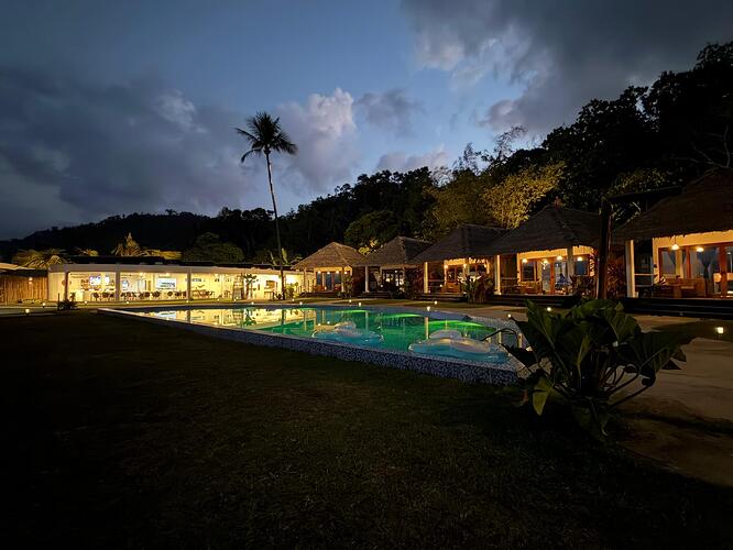 el-nido-resort-pool-night