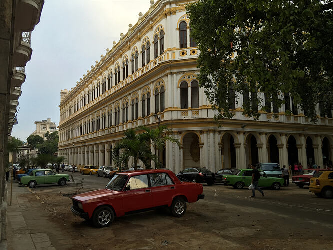 04_habana-vieja-arcades-red-lada