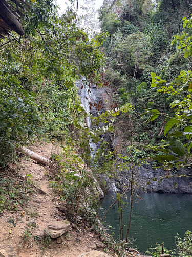 el-nido-tall-waterfall-jungle