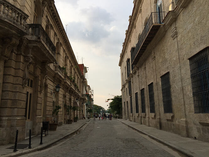 02_habana-vieja-empty-street-at-dawn