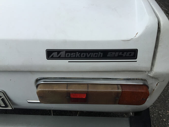 18_moskvich-2140-badge