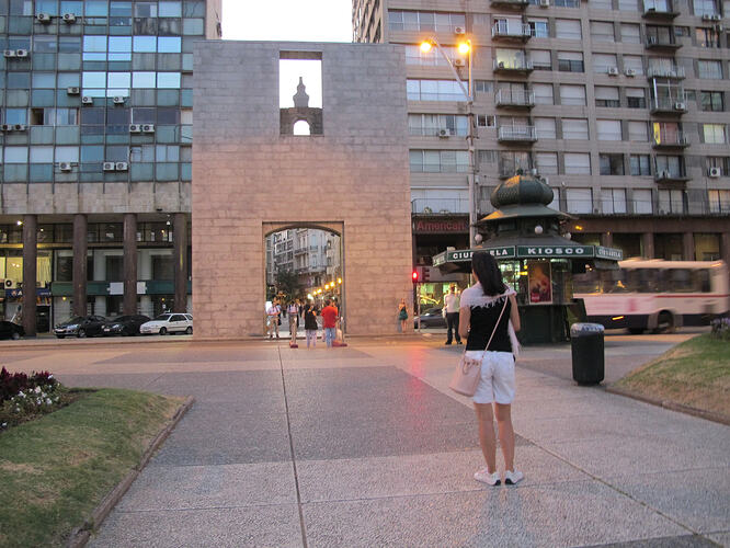 2016-02-05_2002_montevideo_puerta-de-la-ciudadela